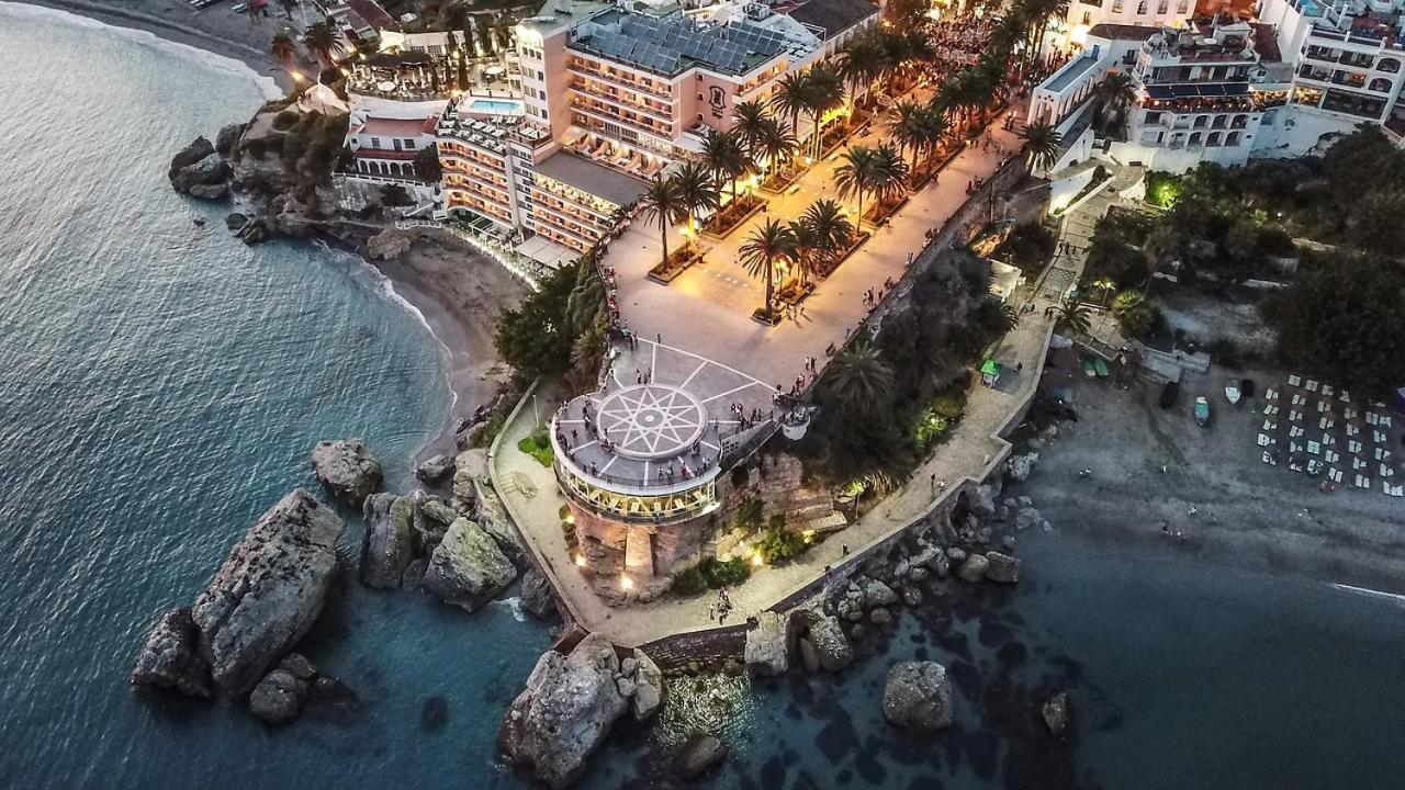 Beach Villa ,Nerja, Seaview, Pool, 3 Bedrooms, Huge Terrace And Garden Exterior photo
